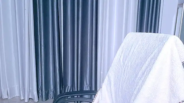 Snapshot of Aashika-Kaur chatting on 05-04-26, 05:03 Aashika-Kaur online show from 05-04-26, 05:03