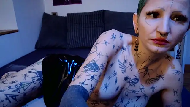 Snapshot of ValeryCrowley14 chatting on 02-02-26, 10:03 ValeryCrowley14 online show from 02-02-26, 10:03