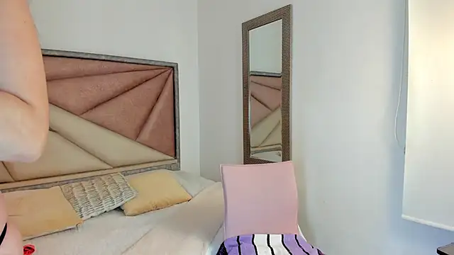 Snapshot of BarbaraKnox_ chatting on 11-22-25, 11:59 BarbaraKnox online show from 11-22-25, 11:59