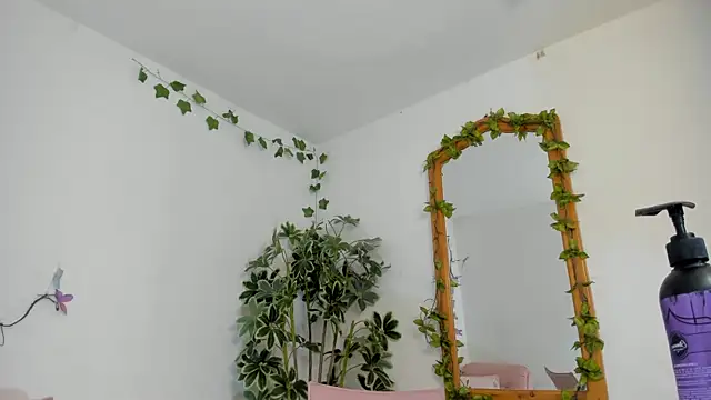 Snapshot of BarbaraKnox_ chatting on 07-03-26, 06:03 BarbaraKnox online show from 07-03-26, 06:03