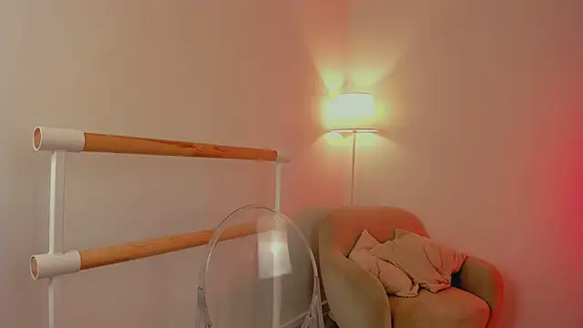 EmiliaDreams online show from 03-06-25, 05:22