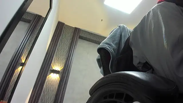 selene red  online show from 04-12-26, 01:54