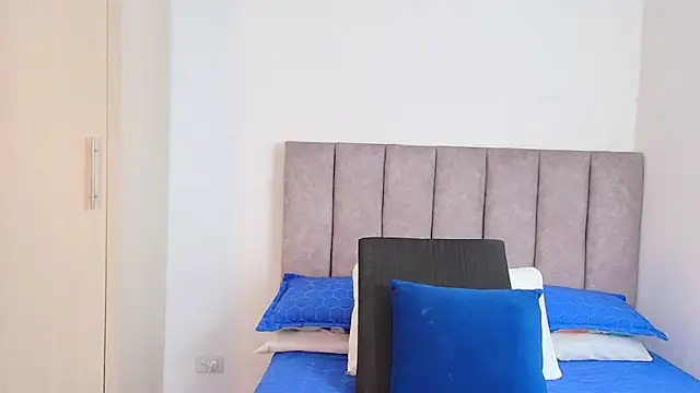 karina lewis  online show from 01-26-25, 03:38