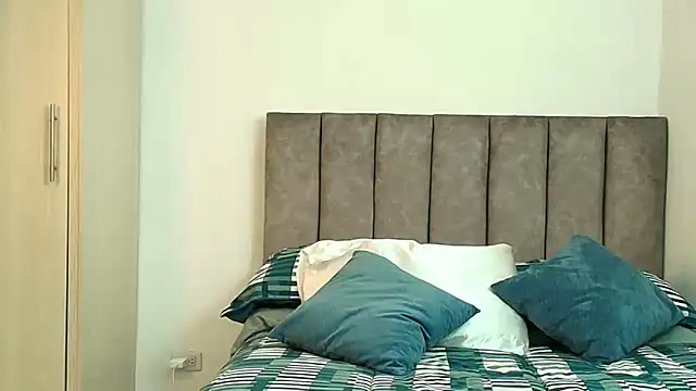 karina lewis  online show from 03-04-26, 04:18