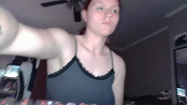 Snapshot of Elliewgfs chatting on 12-13-24, 11:17 Elliewgfs online show from 12-13-24, 11:17