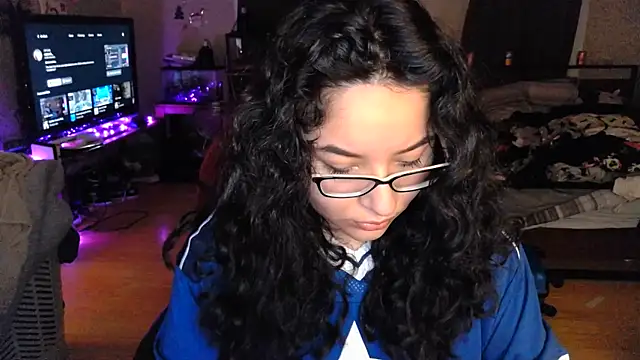 Snapshot of Elliewgfs chatting on 12-16-24, 07:37 Elliewgfs online show from 12-16-24, 07:37