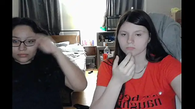 Snapshot of Elliewgfs chatting on 03-17-25, 02:08 Elliewgfs online show from 03-17-25, 02:08