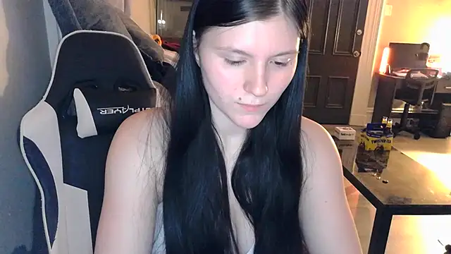 Elliewgfs online show from 12-19-25, 04:41