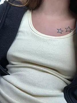 18petitewhitegirl online show from 04-23-26, 11:51