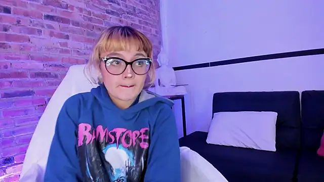 Snapshot of Sweet_Namii chatting on 02-14-25, 02:39 Sweet Namii online show from 02-14-25, 02:39