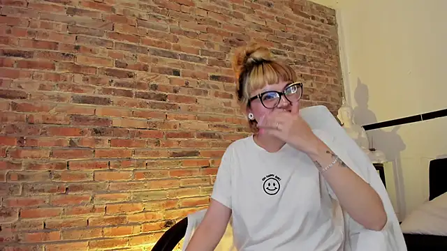 Snapshot of Sweet_Namii chatting on 02-15-25, 03:20 Sweet Namii online show from 02-15-25, 03:20