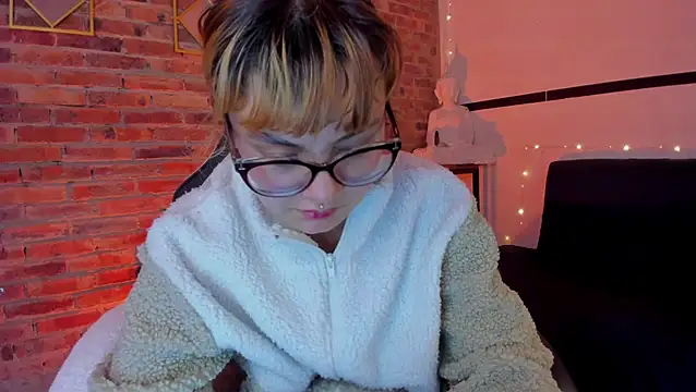 Snapshot of Sweet_Namii chatting on 03-18-25, 07:30 Sweet Namii online show from 03-18-25, 07:30