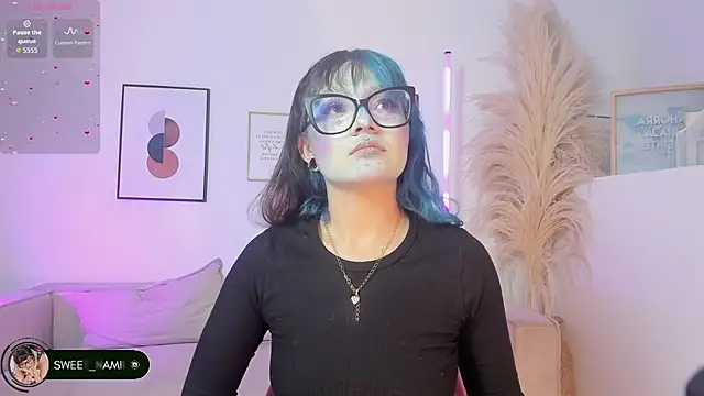 Snapshot of Sweet_Namii chatting on 11-24-25, 07:46 Sweet Namii online show from 11-24-25, 07:46
