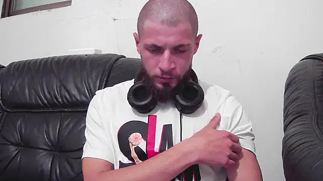 Snapshot of jimmyy_ chatting on 10-15-25, 04:18 jimmyy online show from 10-15-25, 04:18