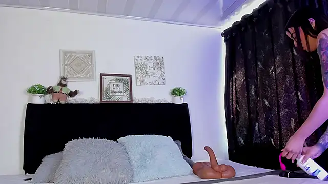 Snapshot of aihnoa_split chatting on 02-19-25, 12:44 aihnoa split online show from 02-19-25, 12:44