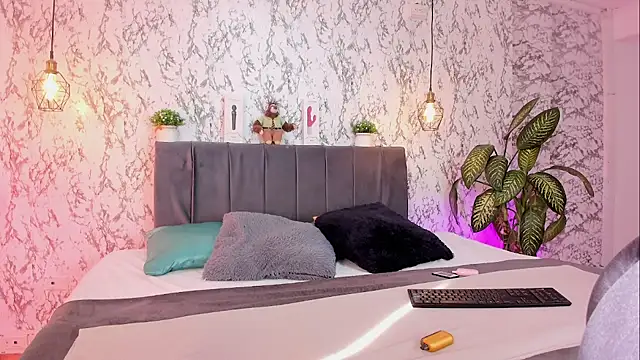 Snapshot of aihnoa_split chatting on 10-27-25, 12:42 aihnoa split online show from 10-27-25, 12:42