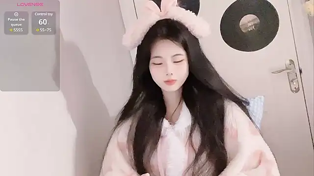 Qedgjwyz1 online show from 02-03-25, 12:47