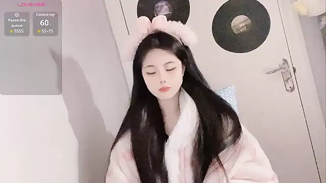 Qedgjwyz1 online show from 02-04-25, 12:55