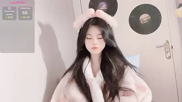 Qedgjwyz1 online show from 02-05-25, 12:10