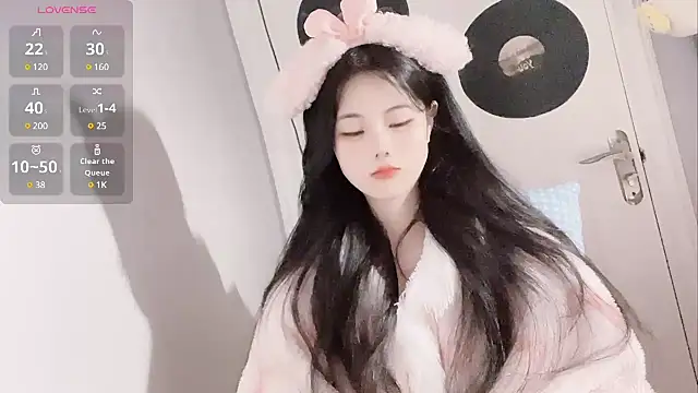 Qedgjwyz1 online show from 02-10-25, 12:30