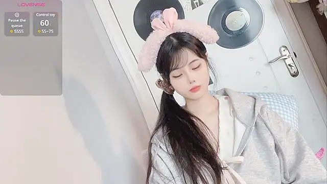 Qedgjwyz1 online show from 03-04-25, 03:44