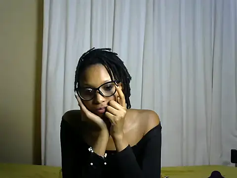 Snapshot of StarBarbiee chatting on 10-25-25, 01:02 StarBarbiee online show from 10-25-25, 01:02