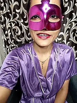 Snapshot of REVA_DARLING chatting on 04-25-26, 07:00 REVA DARLING online show from 04-25-26, 07:00