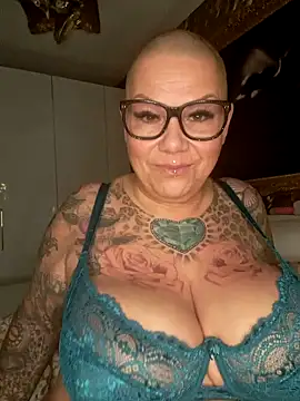 gepiercte nippel online show from 12-23-24, 12:25