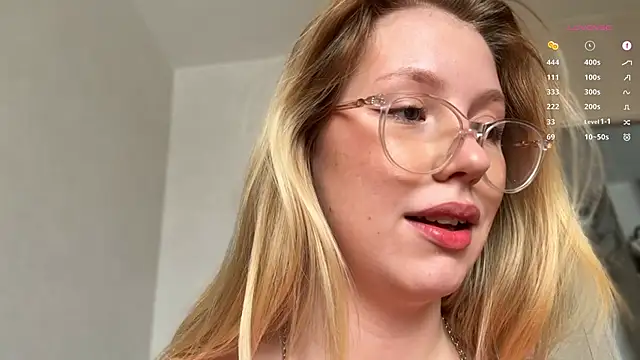 Snapshot of HoneyAudrey chatting on 03-07-25, 04:02 HoneyAudrey online show from 03-07-25, 04:02