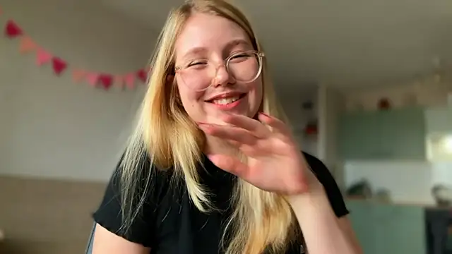 Snapshot of HoneyAudrey chatting on 10-23-25, 03:28 HoneyAudrey online show from 10-23-25, 03:28