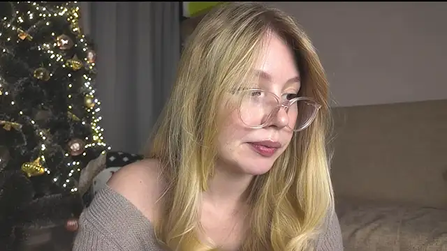 HoneyAudrey online show from 12-18-25, 01:33