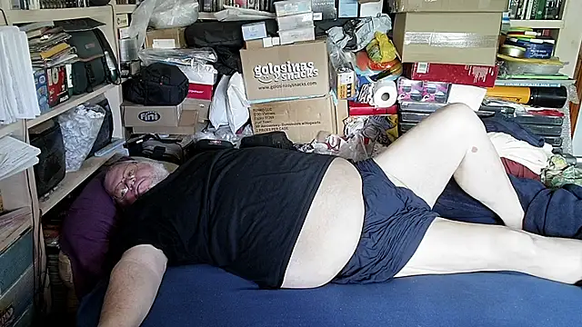 hadeszeuss2 online show from 04-18-26, 01:48