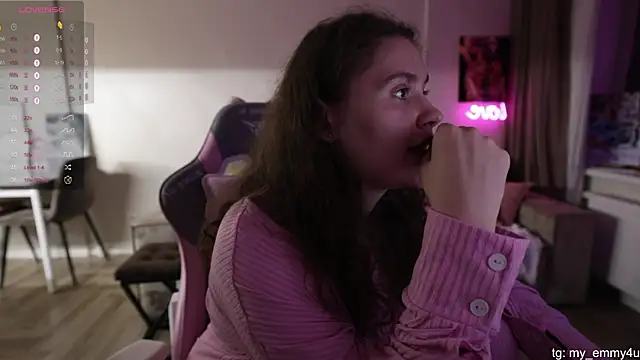 Snapshot of My_Emmy chatting on 09-20-25, 06:53 My Emmy online show from 09-20-25, 06:53