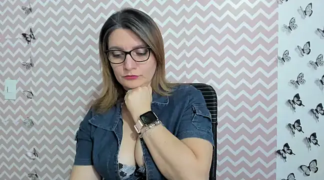 Amie Adams82  online show from 02-11-25, 08:31