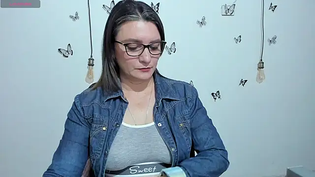 Amie Adams82  online show from 11-11-25, 03:23