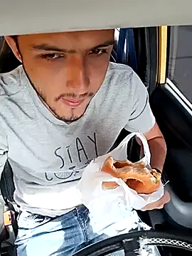 Snapshot of mosmar_20 chatting on 10-27-25, 01:37 mosmar 20 online show from 10-27-25, 01:37