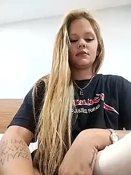 Snapshot of perolaar chatting on 09-21-25, 02:13 perolaar online show from 09-21-25, 02:13