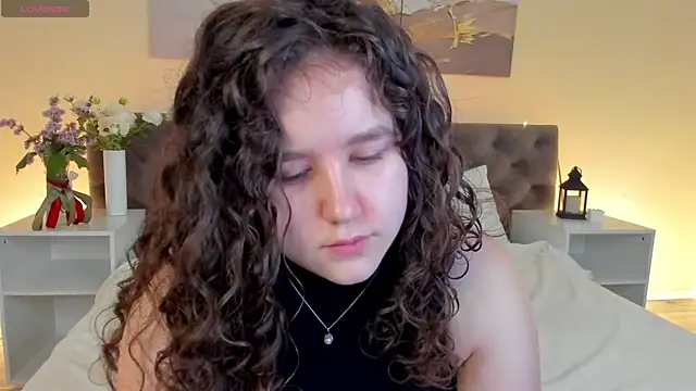 Snapshot of Ariella_Sol chatting on 06-15-26, 01:08 Ariella Sol online show from 06-15-26, 01:08