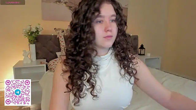 Snapshot of Ariella_Sol chatting on 06-22-26, 01:07 Ariella Sol online show from 06-22-26, 01:07