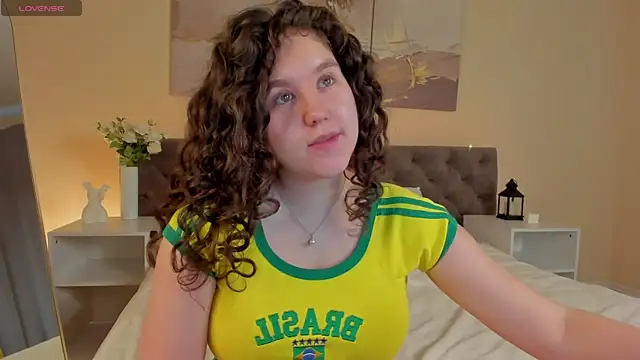 Snapshot of Ariella_Sol chatting on 07-05-26, 01:01 Ariella Sol online show from 07-05-26, 01:01
