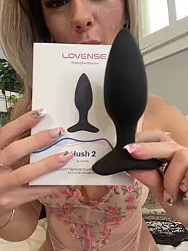 LoveShae  online show from 12-06-24, 05:55