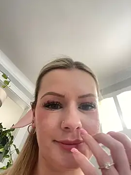 LoveShae  online show from 02-05-25, 06:59