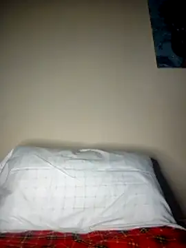 Snapshot of pretty-eyes23 chatting on 12-17-25, 04:46 pretty-eyes23 online show from 12-17-25, 04:46