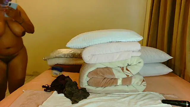 Snapshot of ALEXABOUJEE95 chatting on 10-06-25, 03:31 ALEXABOUJEE95 online show from 10-06-25, 03:31