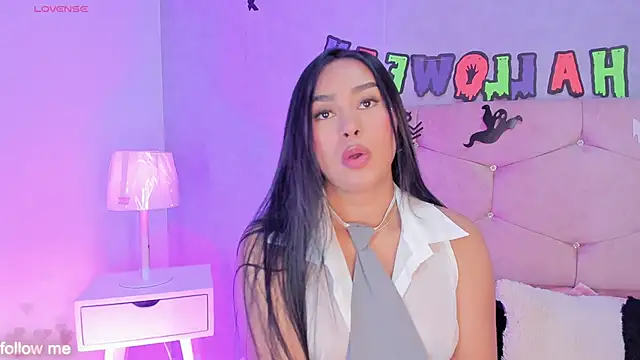 Snapshot of Cameliaa_Smiith chatting on 10-30-25, 03:30 Cameliaa Smiith online show from 10-30-25, 03:30