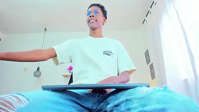 maiki18  online show from 01-21-25, 01:22