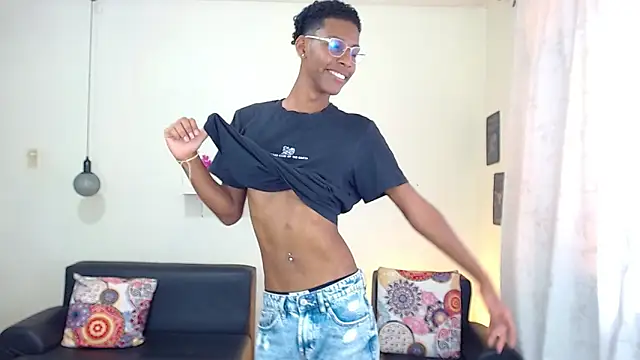 maiki18  online show from 01-28-25, 07:32