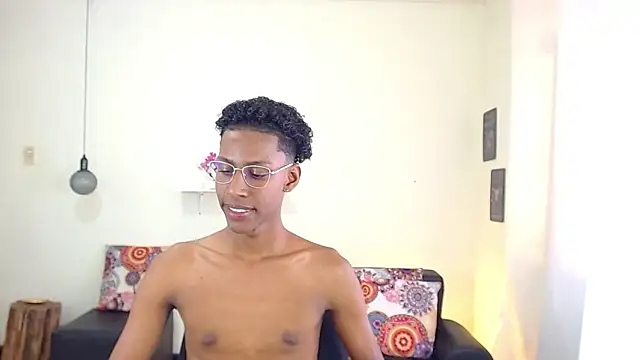 maiki18  online show from 03-06-25, 04:49