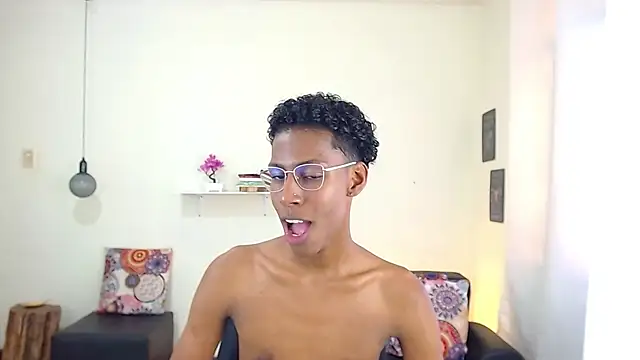 maiki18  online show from 03-11-25, 04:51