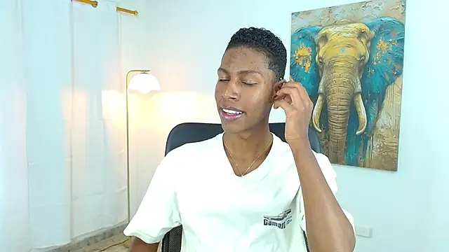 maiki18  online show from 09-23-25, 08:23